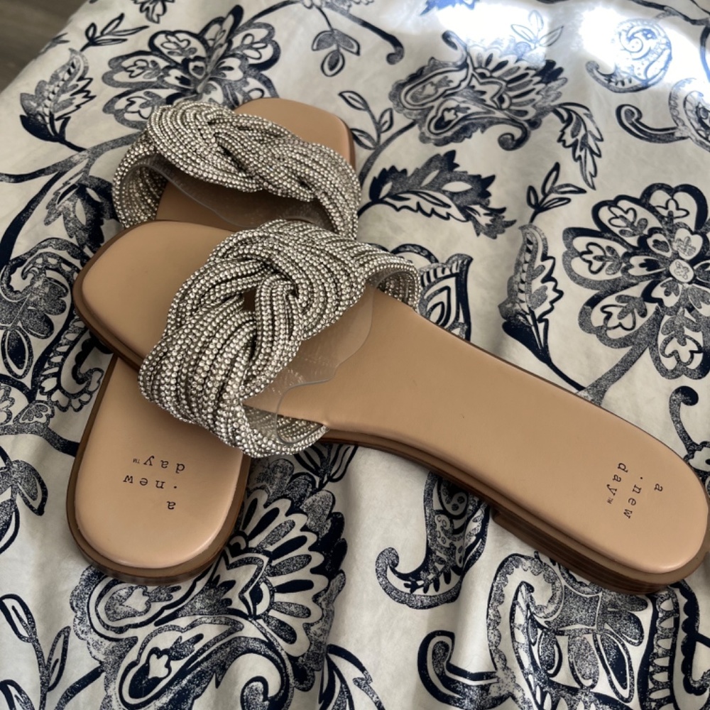 Summer glam! NWOT diamante slides - size 9 - Picture 2 of 3